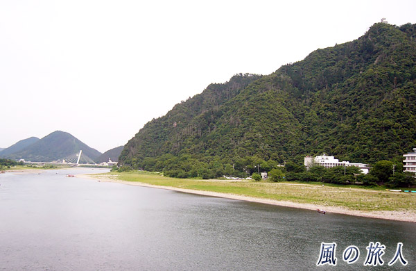 長良川と岐阜城の写真