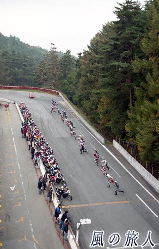 スポーツランドやまなしのSLy　チャレンジバイクレース　スタートの写真