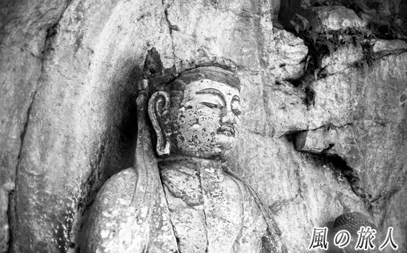 臼杵石仏（白黒フィルム）の写真