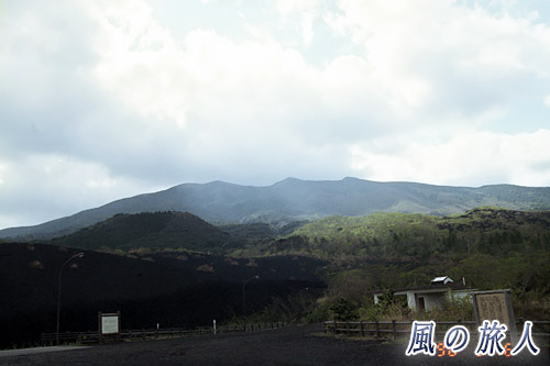 三七山展望台から雄山の眺め　八丈島、三宅島卒業旅行記の写真