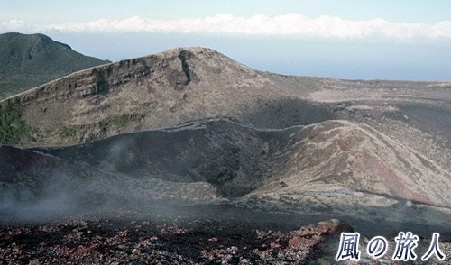 雄山の火口付近１　八丈島、三宅島卒業旅行記の写真