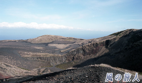 雄山の火口付近２　八丈島、三宅島卒業旅行記の写真