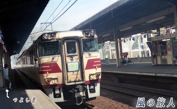 松江駅での特急おきを撮影する写真