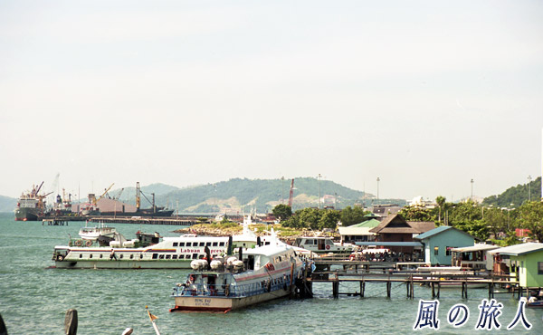 マレーシア　ボルネオ島　サバ州　コタキナバルの港の写真