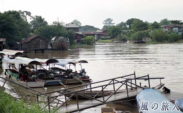 タイ　アユタヤ遺跡　　川沿いの風景の写真