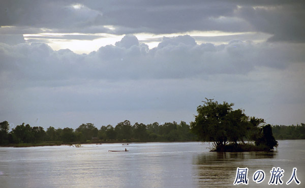 ラオス南部のメコン川の写真