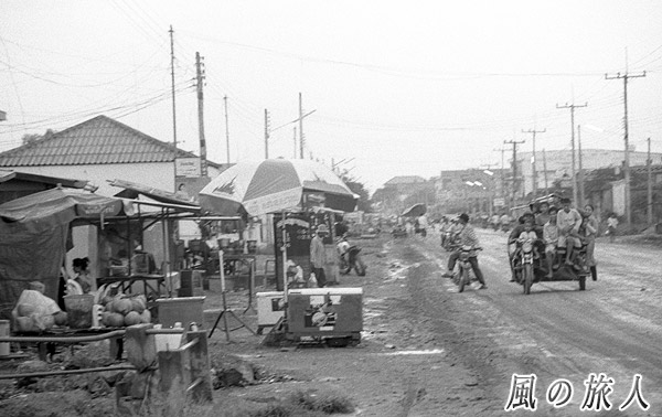 カンボジアの道の写真