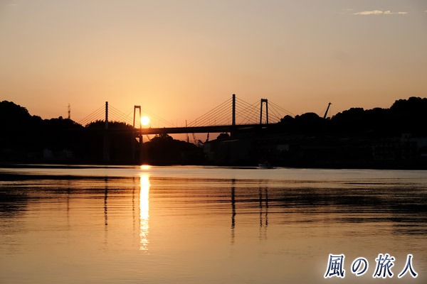 尾道　尾道大橋と朝日の写真