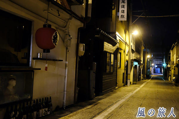 冬の尾道　醸造所のある通りの写真
