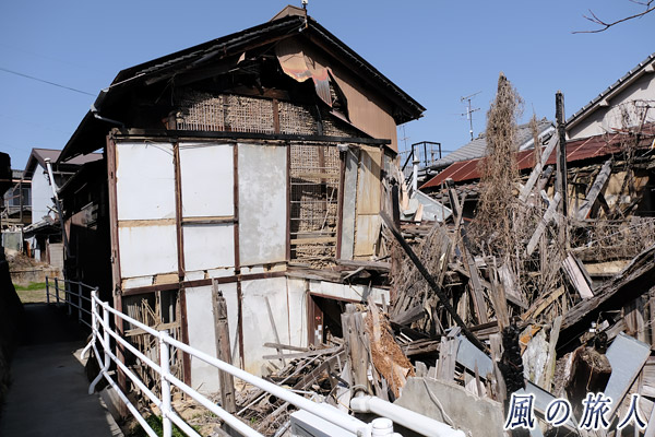 尾道　崩壊している家屋の写真