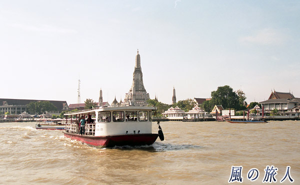 チャオプラヤー川の渡し船（バンコク）の写真