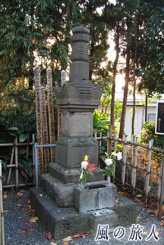新宿四谷　西念寺　服部半蔵の墓の写真