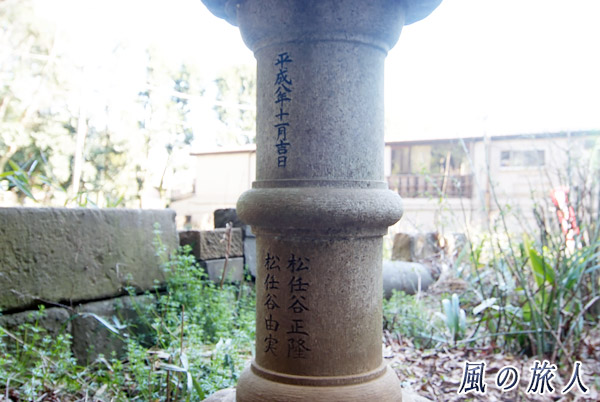 岡本八幡神社　ユーミン灯籠の写真