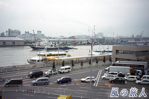 佐渡ツーリング　船上から新潟港を眺める写真