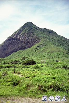 大野亀岩の登山道　佐渡島一周ツーリングの写真