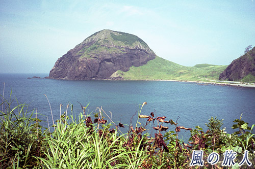横から見た大野亀岩　佐渡島一周ツーリングの写真
