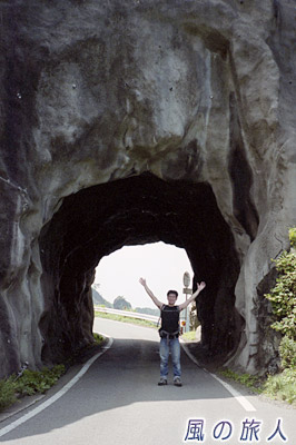 トンネルの前で　佐渡島一周ツーリングの写真