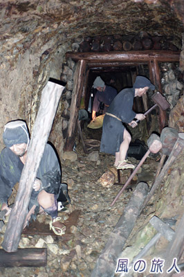 坑道内で働く人形３　佐渡島一周ツーリングの写真