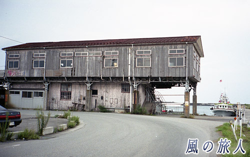 港の建物　佐渡島一周ツーリングの写真